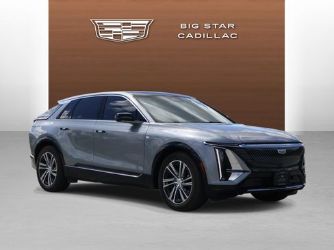 Used 2025 Cadillac Lyriq Luxury w/ LPO, Floor Liner Package image 7