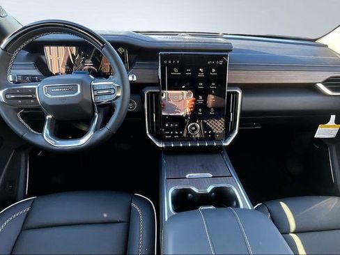 New 2026 GMC Acadia Denali w/ Super Cruise Package FWD image 5