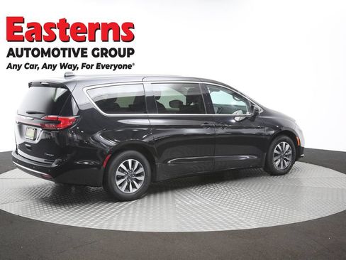 Used 2023 Chrysler Pacifica Touring-L FWD image 44