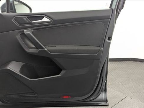 Used 2020 Volkswagen Tiguan S image 22