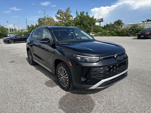 Certified 2025 Volkswagen Tiguan S w/ 18" Wheel Package FWD image 8