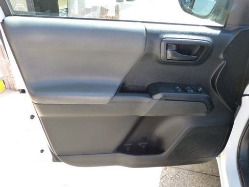 Used 2022 Toyota Tacoma SR image 32