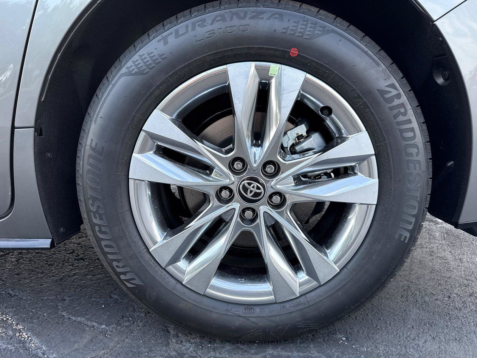 Used 2026 Toyota Sienna Limited AWD/4WD image 33