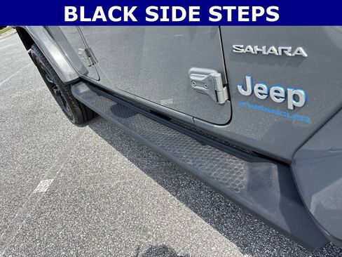 Used 2023 Jeep Wrangler Unlimited Sahara AWD/4WD image 6