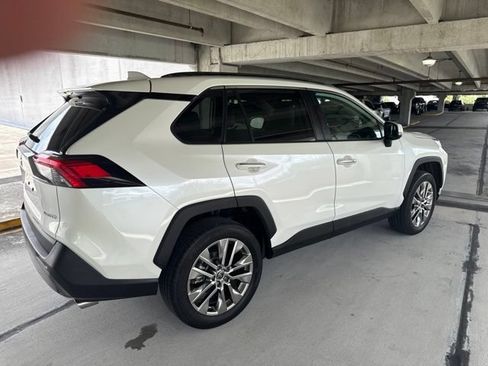 Used 2021 Toyota RAV4 Limited FWD image 17