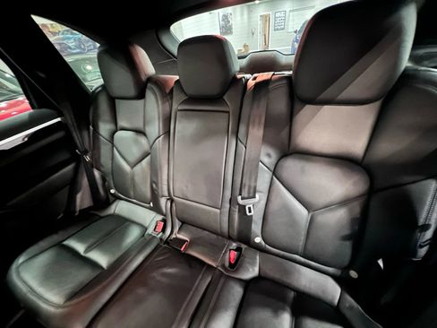 Used 2016 Porsche Cayenne image 12