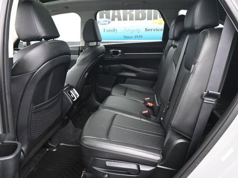 Used 2025 Kia Sorento S w/ Panoramic Sunroof Package FWD image 9