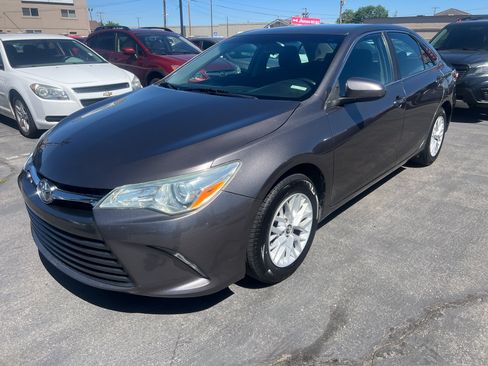 Used 2016 Toyota Camry LE FWD image 2