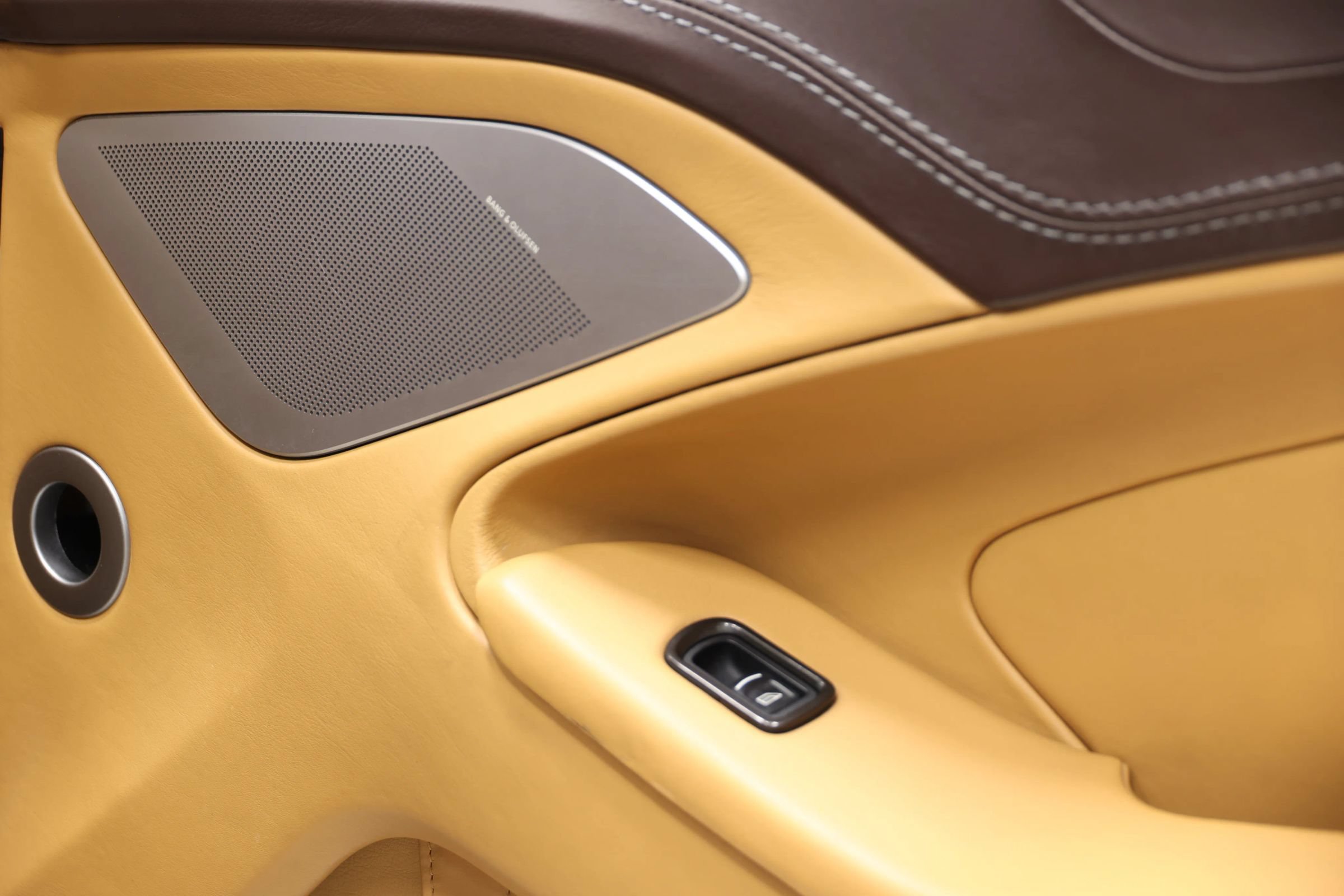 Used 2015 Aston Martin Vanquish Volante RWD image 53