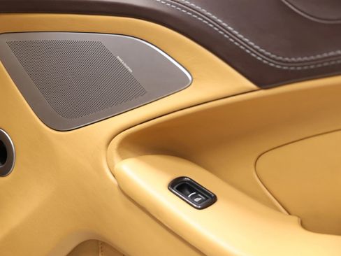 Used 2015 Aston Martin Vanquish Volante RWD image 53