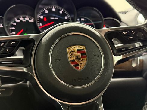 Used 2018 Porsche Cayenne Platinum Edition image 24