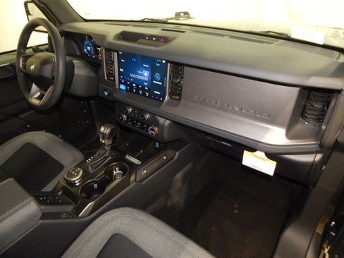 New 2025 Ford Bronco 4-Door image 18