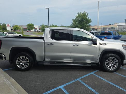 Used 2022 GMC Sierra 1500 Denali w/ Technology Package AWD/4WD image 11
