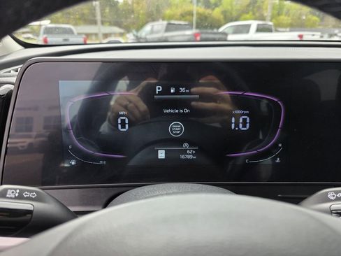 Used 2025 Kia Sportage EX image 15