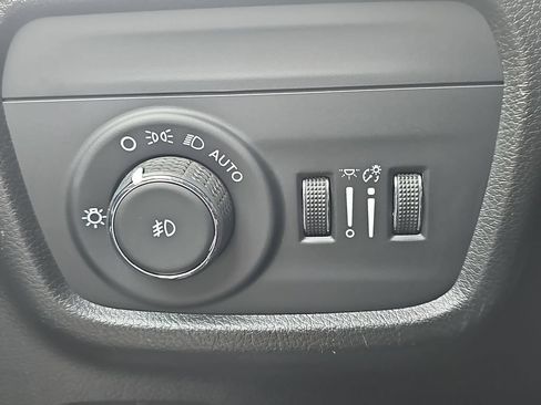 Used 2023 Jeep Grand Cherokee Summit w/ Luxury Tech Group V AWD/4WD image 32