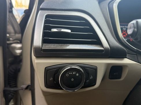 Used 2019 Ford Fusion SEL image 23