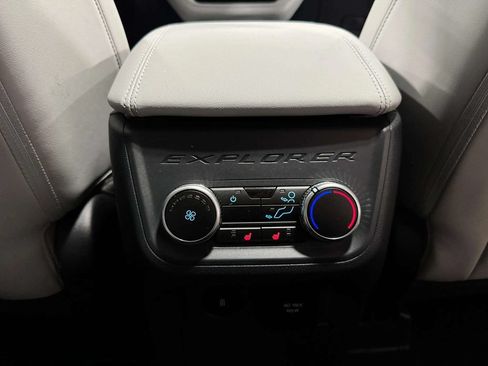 Used 2025 Ford Explorer Platinum w/ Ultimate Package AWD/4WD image 13