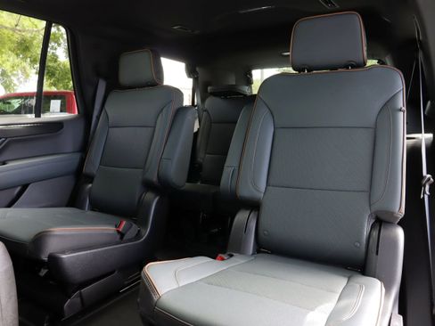 Used 2025 GMC Yukon AT4 w/ AT4 Premium Plus Package AWD/4WD image 11