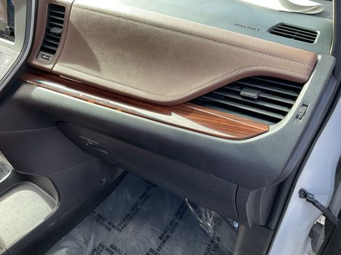 Used 2015 Toyota Sienna Limited image 16