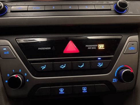 Used 2018 Hyundai Elantra SE w/ Cargo Package image 16