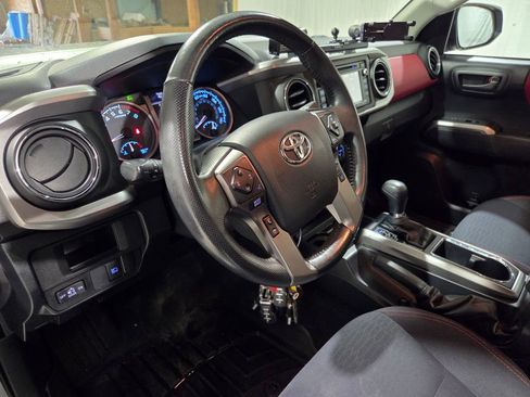 Used 2019 Toyota Tacoma SR5 image 5