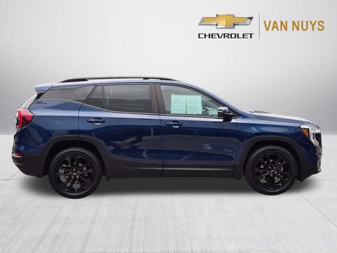 Used 2022 GMC Terrain SLE w/ Driver Convenience Package FWD image 4