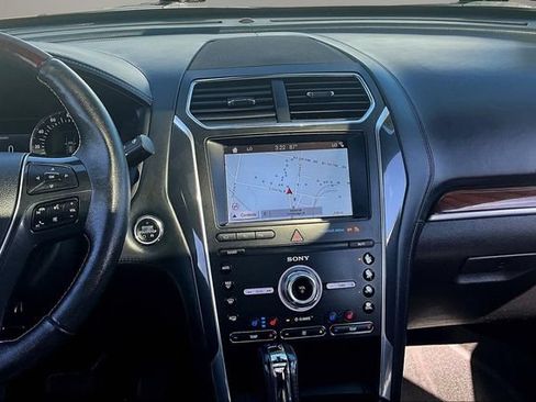 Used 2019 Ford Explorer Platinum AWD/4WD image 9