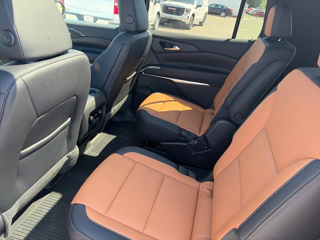 New 2027 Chevrolet Traverse Z71 w/ LPO, Floor Liner Package AWD/4WD image 11