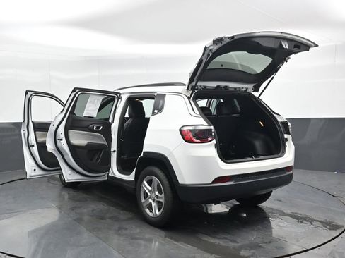 Used 2023 Jeep Compass Latitude image 50