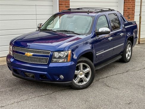 Used 2013 Chevrolet Avalanche LTZ image 6