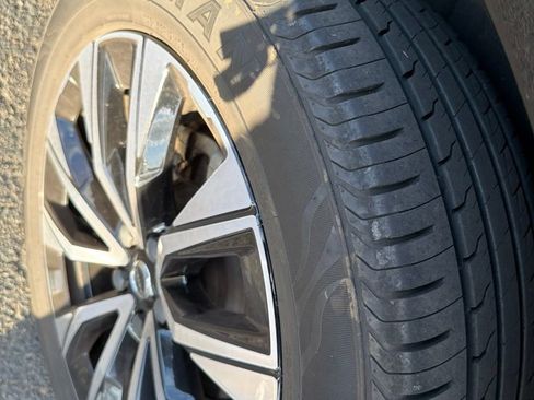 Used 2023 Volvo XC60 B5 Plus AWD/4WD image 5