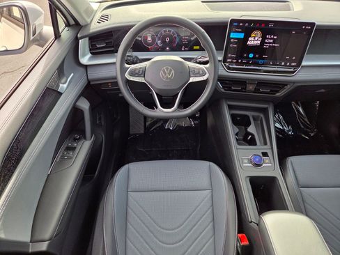 New 2026 Volkswagen Tiguan SE FWD image 9