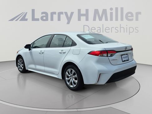 Used 2025 Toyota Corolla LE FWD image 3