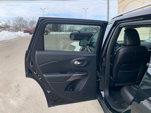 Used 2019 Jeep Cherokee Latitude Plus image 28