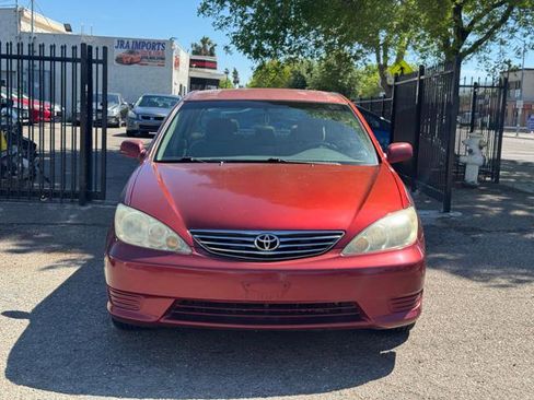 Used 2005 Toyota Camry LE image 1