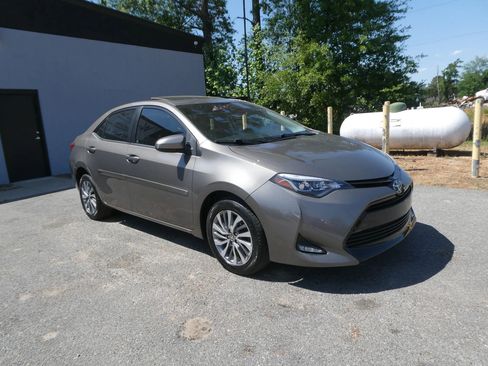 Used 2017 Toyota Corolla XLE FWD image 3
