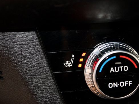 Used 2022 Mitsubishi Outlander SE image 5