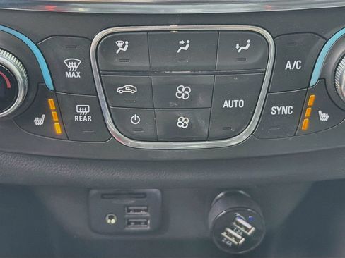 Used 2020 Chevrolet Traverse LT w/ LT Premium Package AWD/4WD image 22