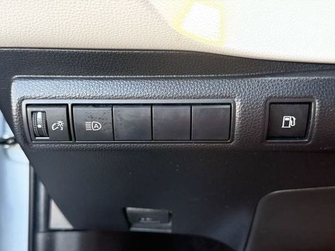 Certified 2021 Toyota Corolla LE FWD image 33