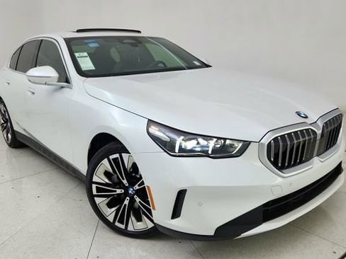 Used 2026 BMW 530i image 1