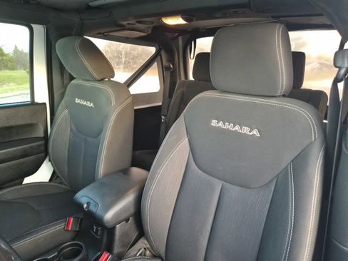 Used 2016 Jeep Wrangler Sahara w/ Connectivity Group image 13