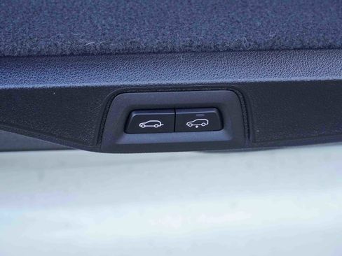 Used 2025 BMW X7 xDrive40i w/ M Sport Package image 42