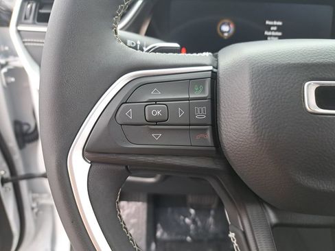 Used 2023 Jeep Grand Cherokee L Altitude image 20