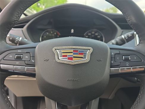Used 2023 Cadillac XT4 Luxury FWD image 28