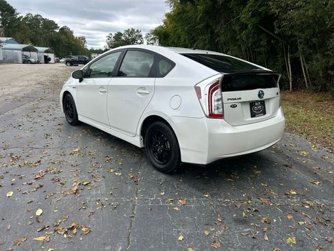 Used 2014 Toyota Prius Two image 9