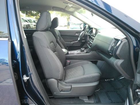Used 2022 Nissan Pathfinder SV FWD image 19
