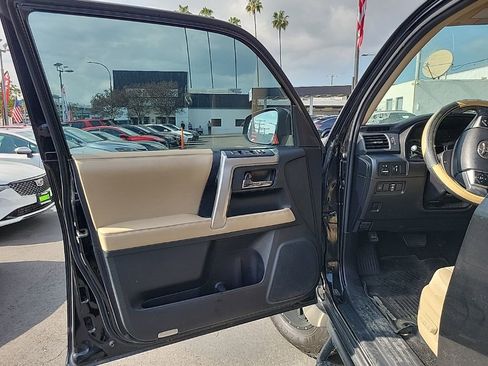 Used 2016 Toyota 4Runner SR5 image 17