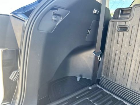 Used 2022 Toyota Highlander L FWD image 12