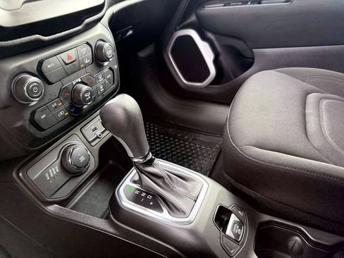 Used 2021 Jeep Renegade Latitude w/ Convenience Group AWD/4WD image 28