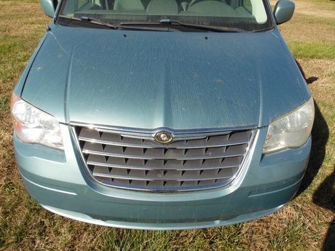 Used 2008 Chrysler Town & Country Touring image 18